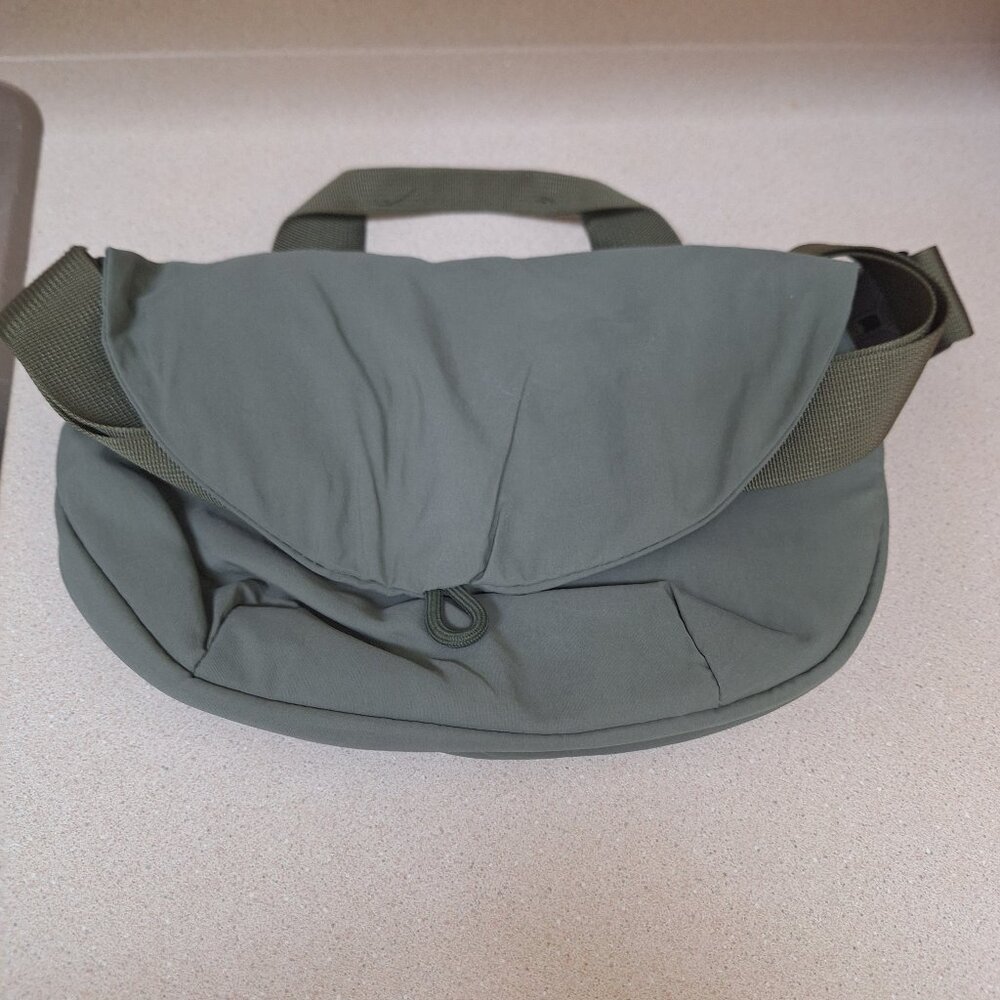 ARMY GREEN CROSS BODY,FANNY PACK.